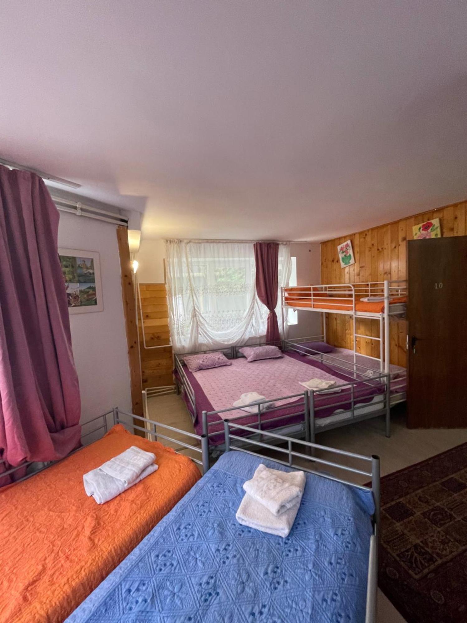 Constantinescu A. Hotel บุชเตนี ภายนอก รูปภาพ