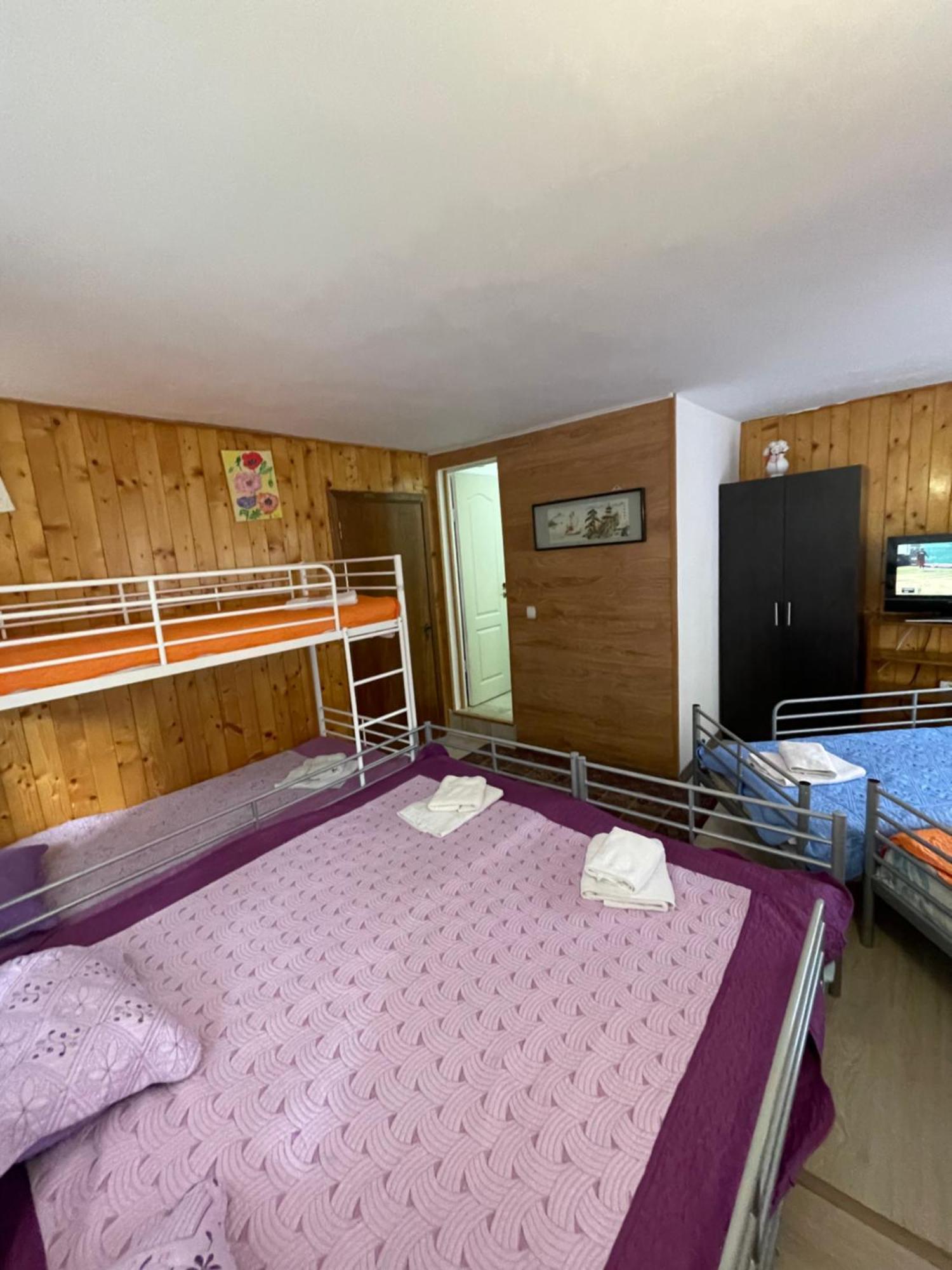 Constantinescu A. Hotel บุชเตนี ภายนอก รูปภาพ