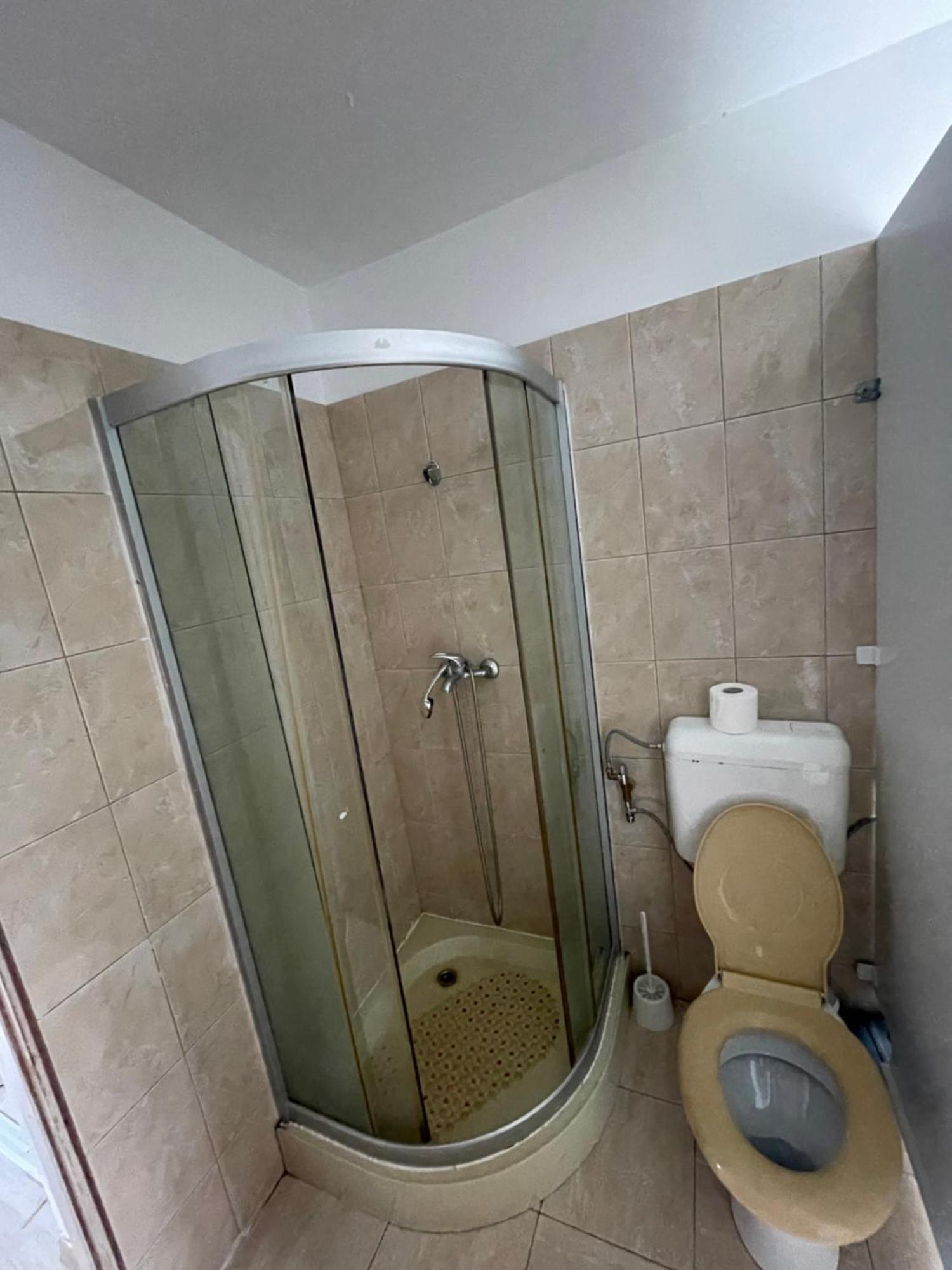 Constantinescu A. Hotel บุชเตนี ภายนอก รูปภาพ