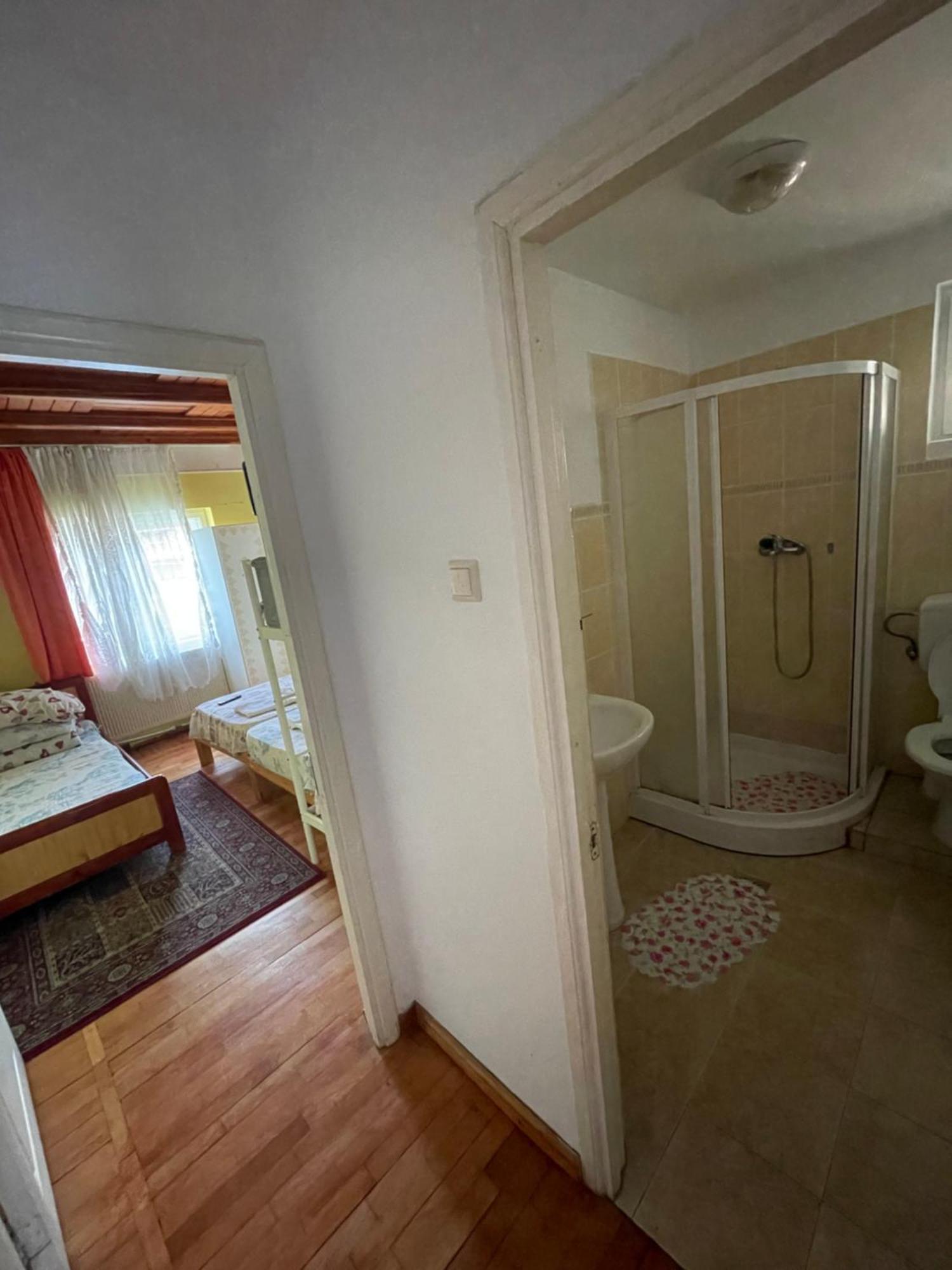 Constantinescu A. Hotel บุชเตนี ภายนอก รูปภาพ