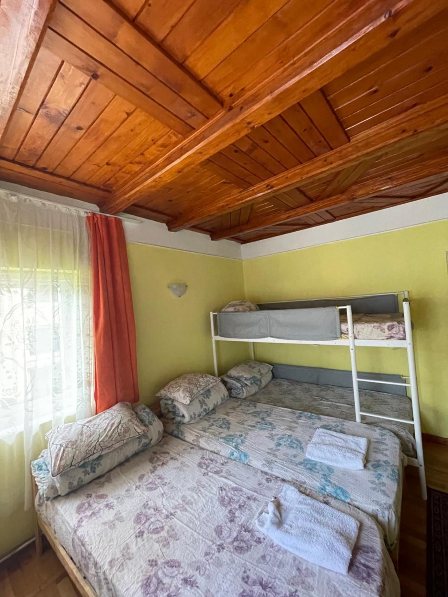 Constantinescu A. Hotel บุชเตนี ภายนอก รูปภาพ